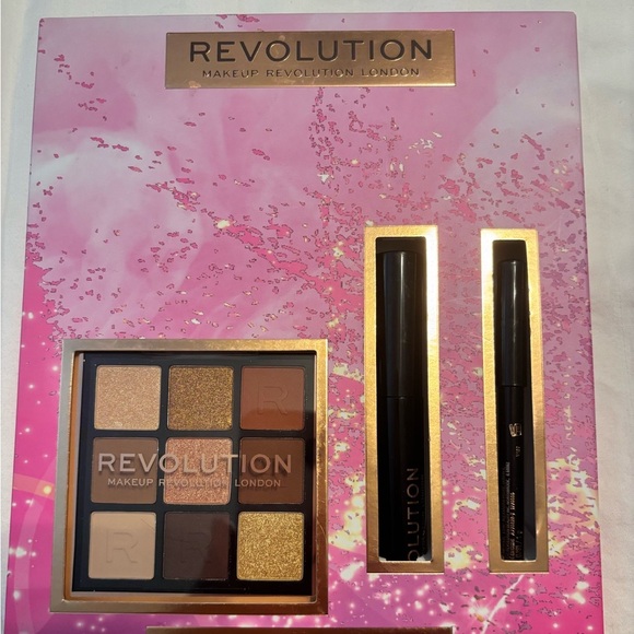 Revolution Into the Bronze Eyeshadow Palette - Picture 1 of 2